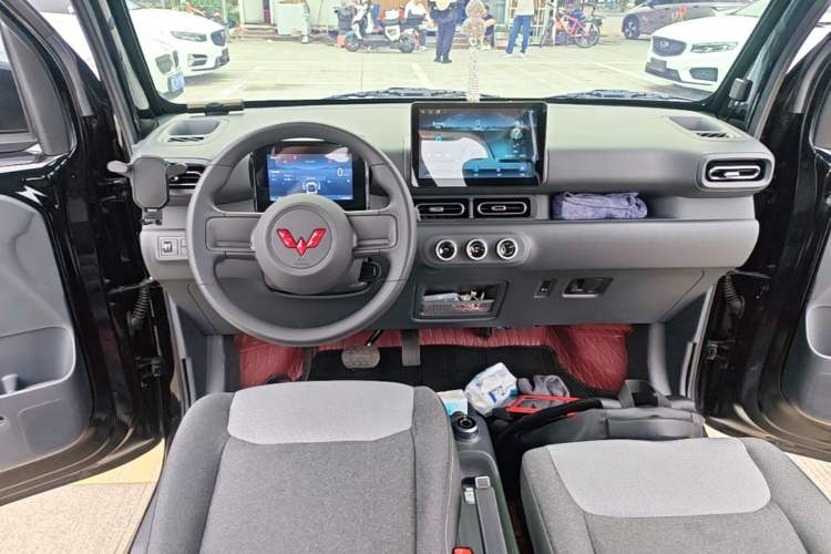 Used Wuling Zhiguang New Energy 2025 Model 305km Ambitious Edition Center Console