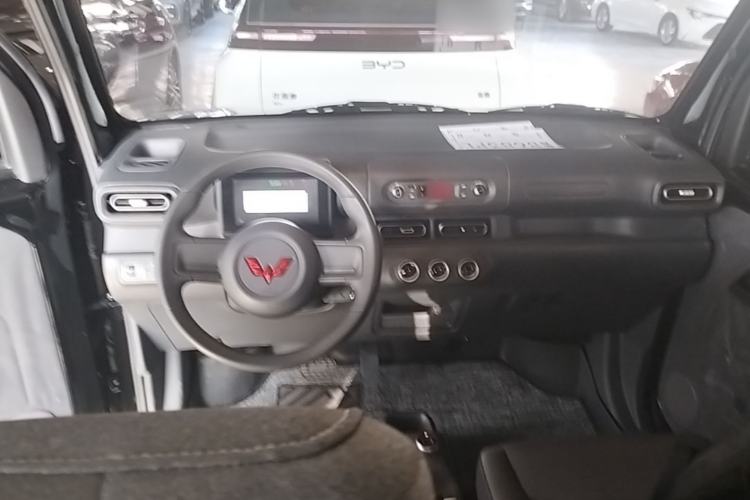 Used Wuling Zhiguang New Energy 2025 Comfort Model Center Console