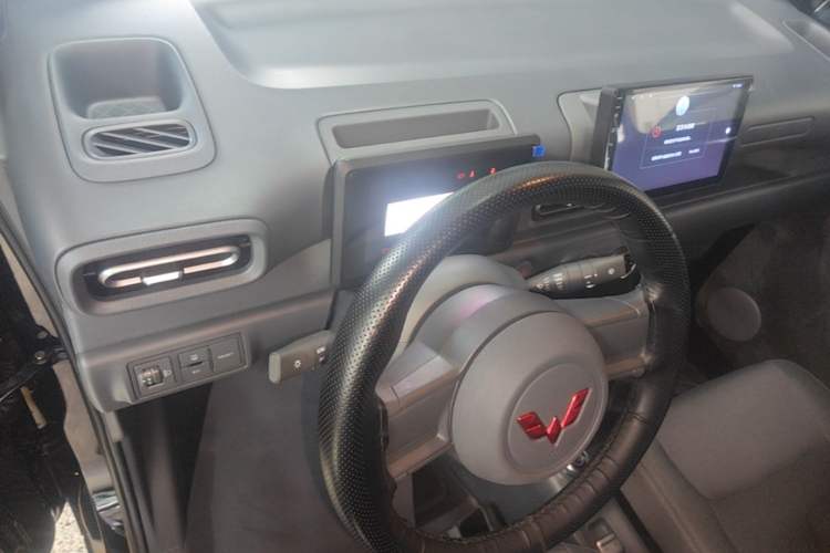 Used Wuling Zhiguang New Energy 2025 Comfort Model Center Console