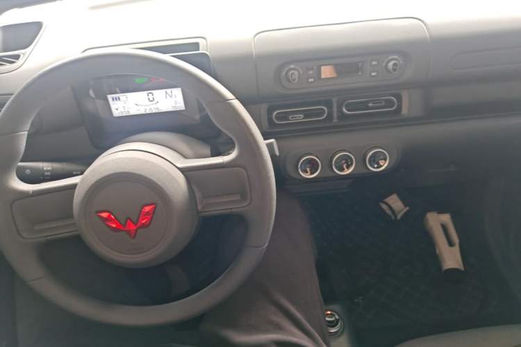 Used Wuling Zhiguang New Energy 2025 Standard Model Center Console