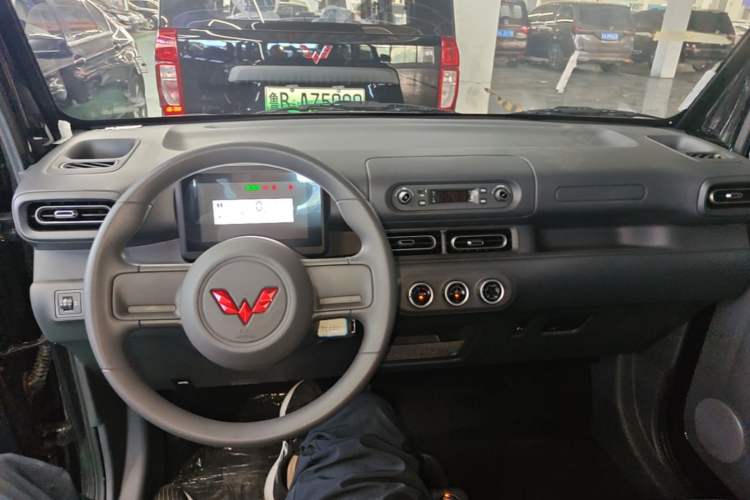 Used Wuling Zhiguang New Energy 2025 Standard Model Center Console