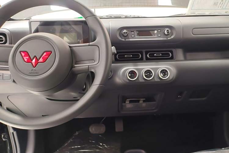 Used Wuling Zhiguang New Energy 2025 Comfort Model Center Console
