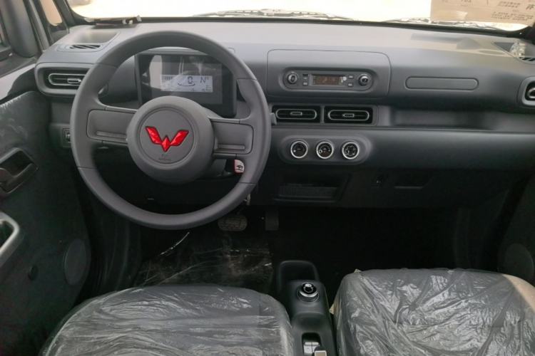 Used Wuling Zhiguang New Energy 2025 Comfort Model Center Console