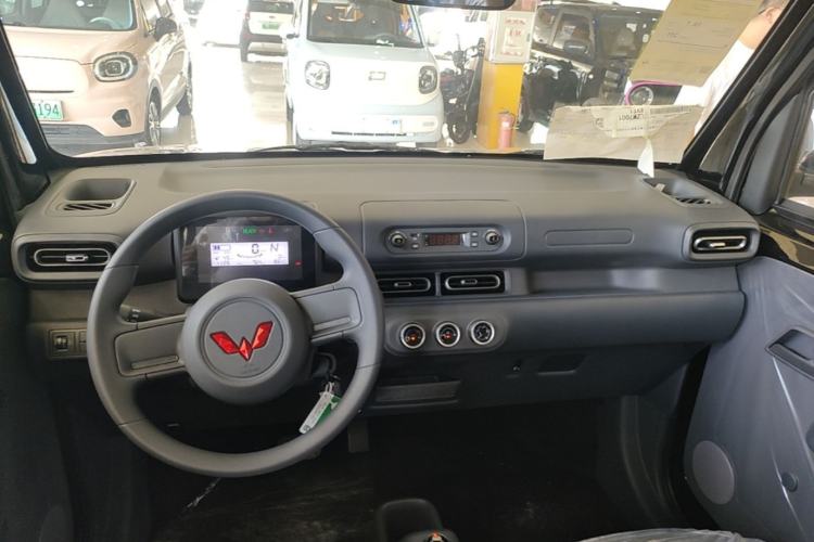 Used Wuling Zhiguang New Energy 2025 Standard Model Center Console