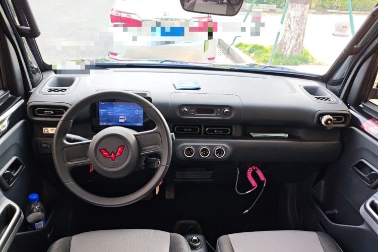 Used Wuling Zhiguang New Energy 2025 Model 305km Ambitious Edition Center Console
