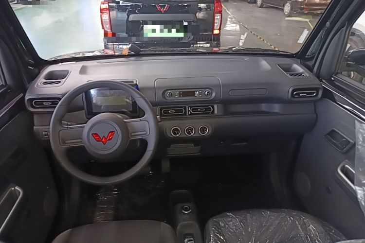 Used Wuling Zhiguang New Energy 2025 Standard Model Center Console