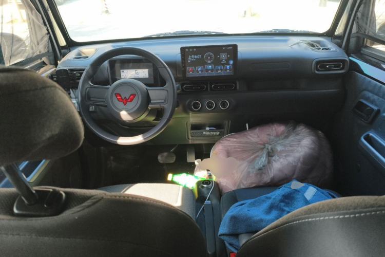 Used Wuling Zhiguang New Energy 2025 Standard Model Center Console