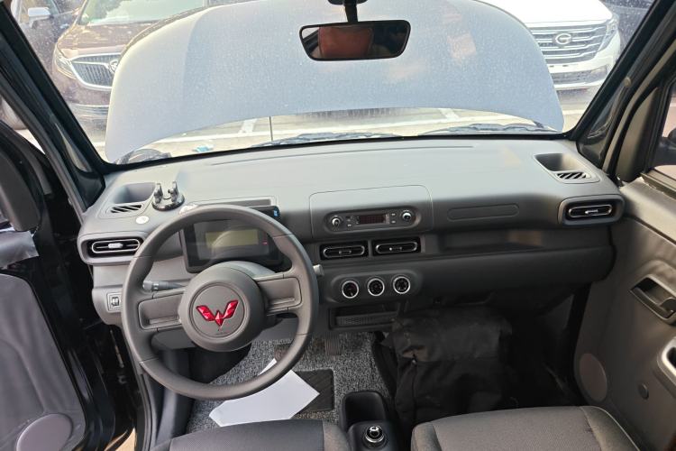 Used Wuling Zhiguang New Energy 2025 Comfort Model Center Console