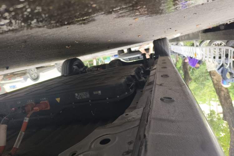 Used Wuling Zhiguang New Energy 2025 Standard Model Chassis Front Right