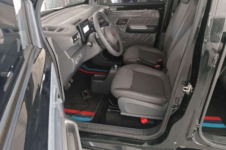 Used Wuling Zhiguang New Energy 2025 Standard Model Driver Seat
