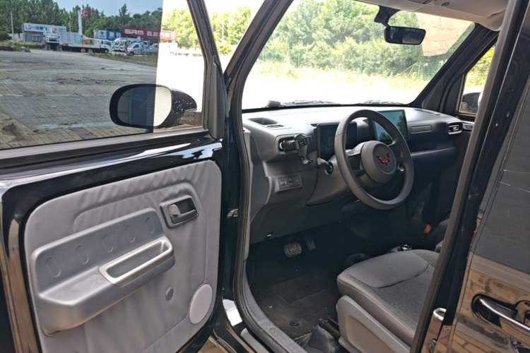 Used Wuling Zhiguang New Energy 2025 Standard Model Driver Seat