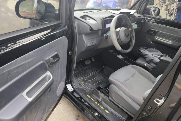 Used Wuling Zhiguang New Energy 2025 Standard Model Driver Seat