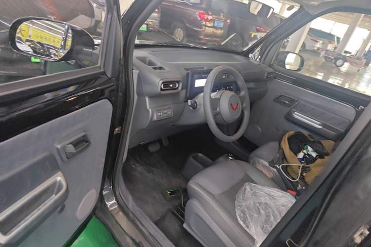 Used Wuling Zhiguang New Energy 2025 Standard Model Driver Seat