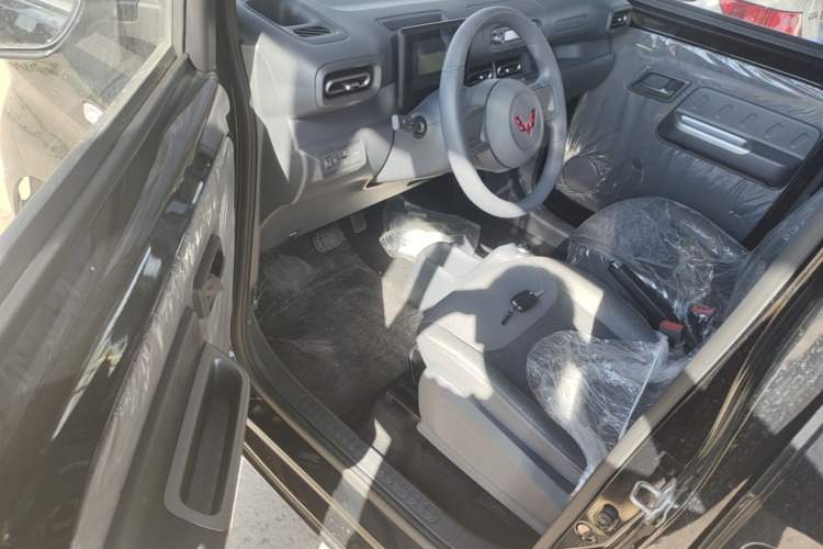 Used Wuling Zhiguang New Energy 2025 Standard Model Driver Seat