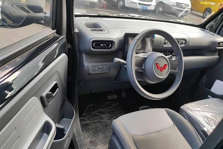 Used Wuling Zhiguang New Energy 2025 Model 305km Ambitious Edition Driver Seat
