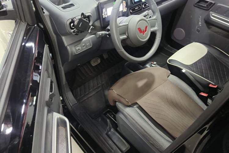 Used Wuling Zhiguang New Energy 2025 Standard Model Driver Seat