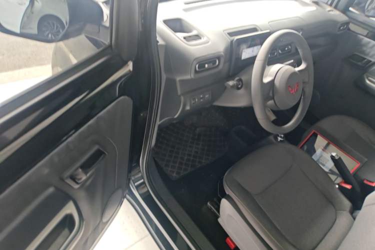 Used Wuling Zhiguang New Energy 2025 Standard Model Driver Seat