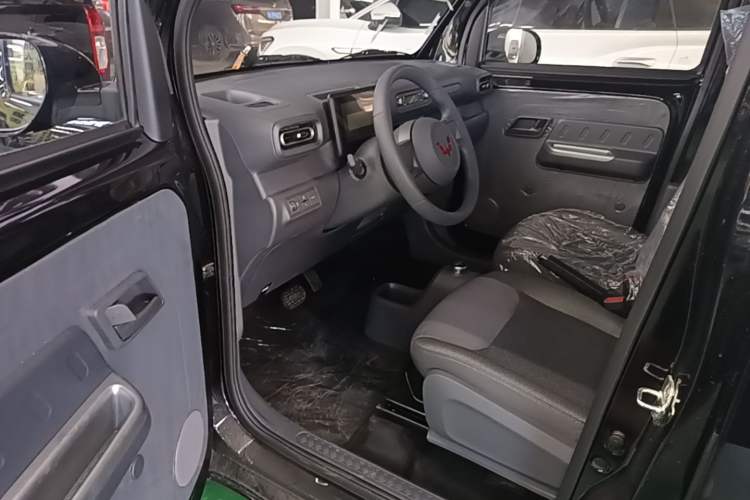 Used Wuling Zhiguang New Energy 2025 Standard Model Driver Seat