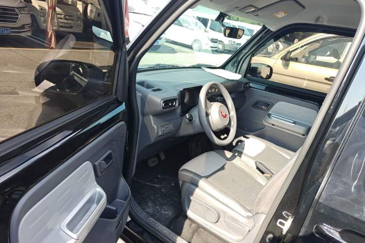Used Wuling Zhiguang New Energy 2025 Model 305km Ambitious Edition Driver Seat