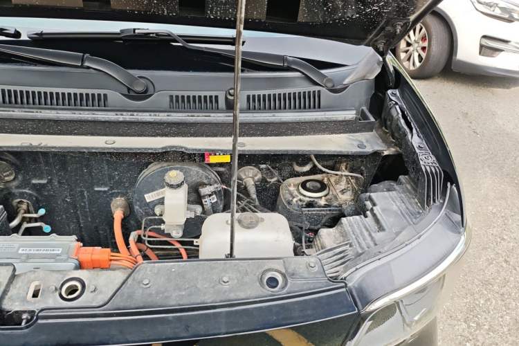 Used Wuling Zhiguang New Energy 2025 Model 305km Ambitious Edition Engine Bay Left