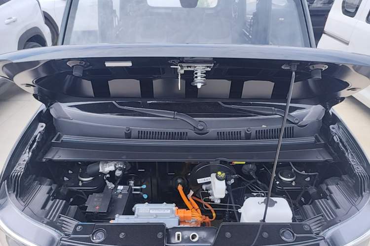 Used Wuling Zhiguang New Energy 2025 Model 305km Ambitious Edition Engine Bay