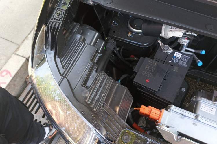 Used Wuling Zhiguang New Energy 2025 Model 305km Ambitious Edition Engine Bay Right