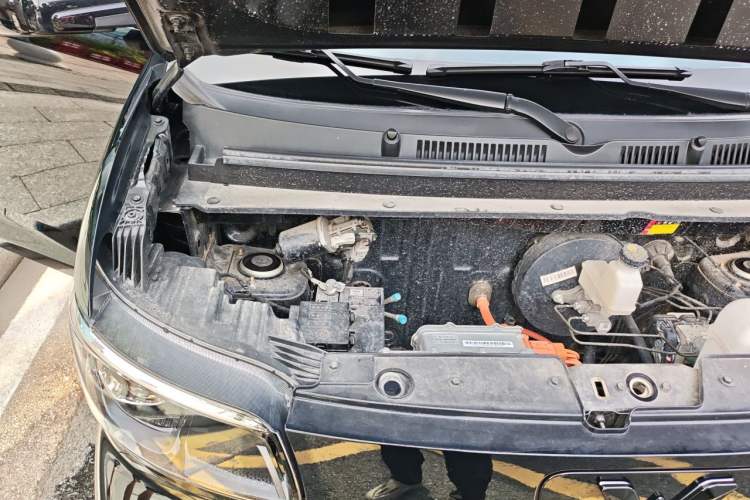 Used Wuling Zhiguang New Energy 2025 Model 305km Ambitious Edition Engine Bay Right