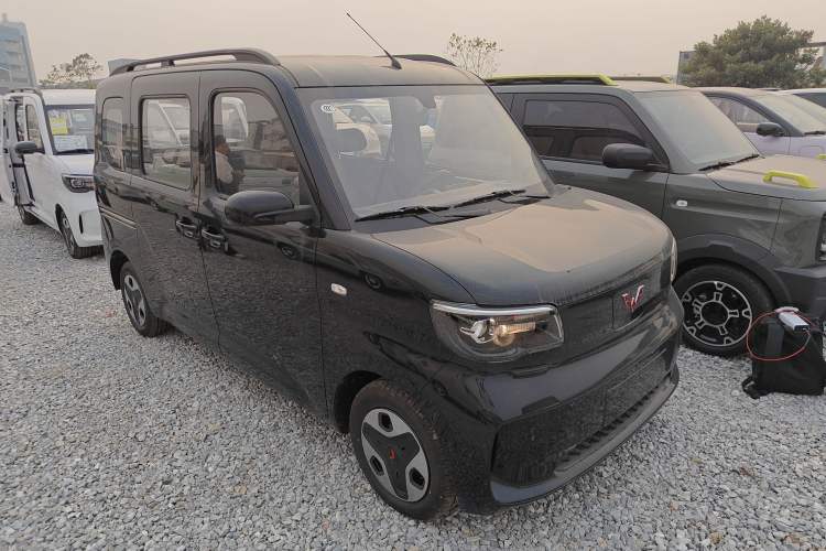 Used Wuling Zhiguang New Energy 2025 Comfort Model Exterior 2
