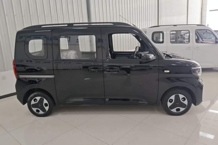 Used Wuling Zhiguang New Energy 2025 Model 305km Ambitious Edition Exterior 3