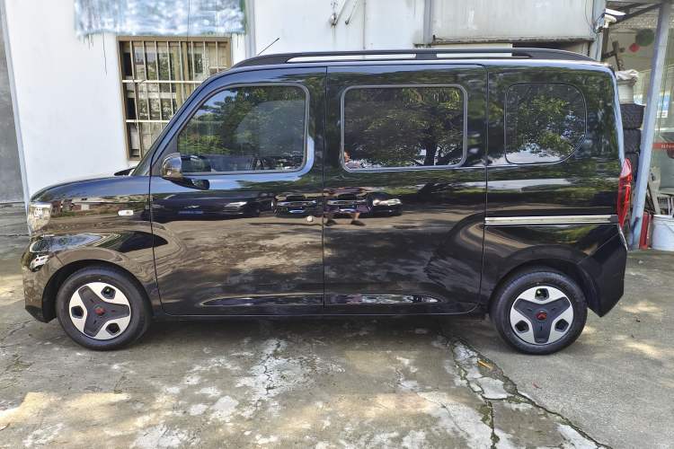 Used Wuling Zhiguang New Energy 2025 Comfort Model Exterior 3