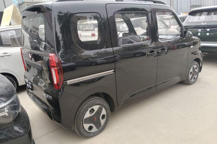 Used Wuling Zhiguang New Energy 2025 Comfort Model Exterior 4