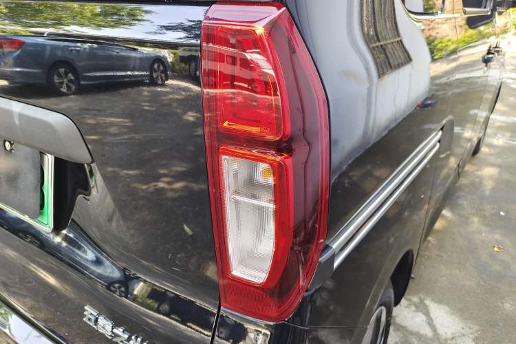 Used Wuling Zhiguang New Energy 2025 Comfort Model Exterior 6