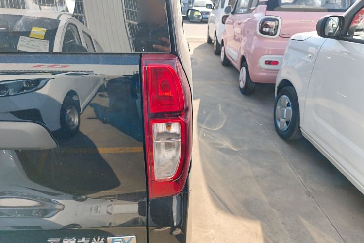 Used Wuling Zhiguang New Energy 2025 Standard Model Exterior 6
