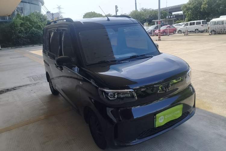 Used Wuling Zhiguang New Energy 2025 Comfort Model Front Right 45 Deg