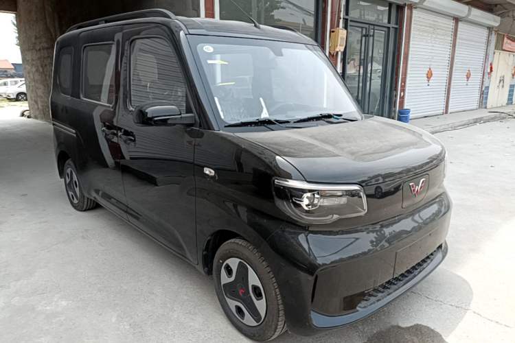 Used Wuling Zhiguang New Energy 2025 Comfort Model Front Right 45 Deg