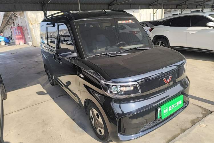Used Wuling Zhiguang New Energy 2025 Comfort Model Front Right 45 Deg