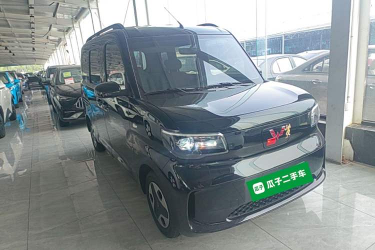 Used Wuling Zhiguang New Energy 2025 Comfort Model Front Right 45 Deg