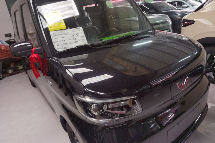 Used Wuling Zhiguang New Energy 2025 Standard Model Front Right 45 Deg