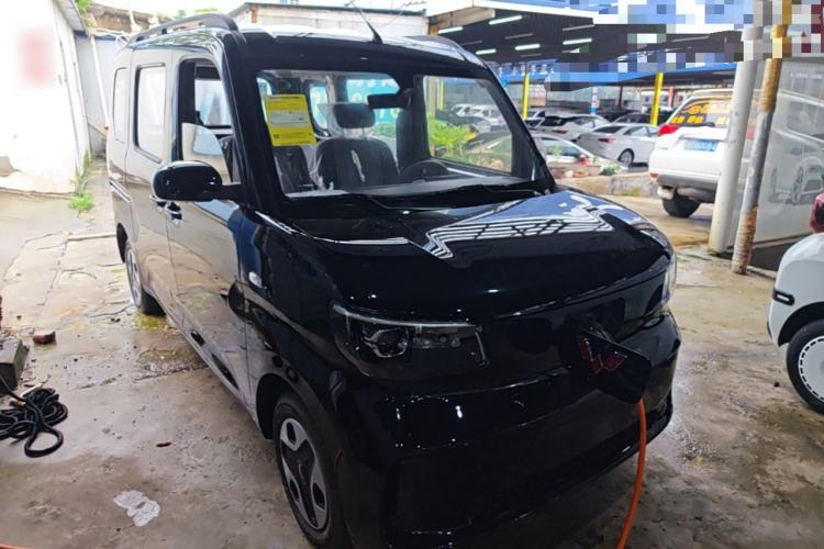Used Wuling Zhiguang New Energy 2025 Model 305km Ambitious Edition Front Right 45 Deg
