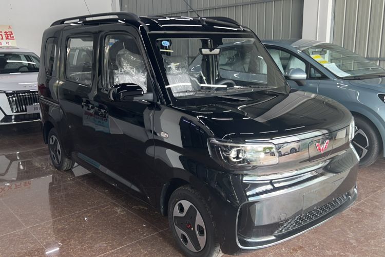 Used Wuling Zhiguang New Energy 2025 Model 305km Ambitious Edition Front Right 45 Deg