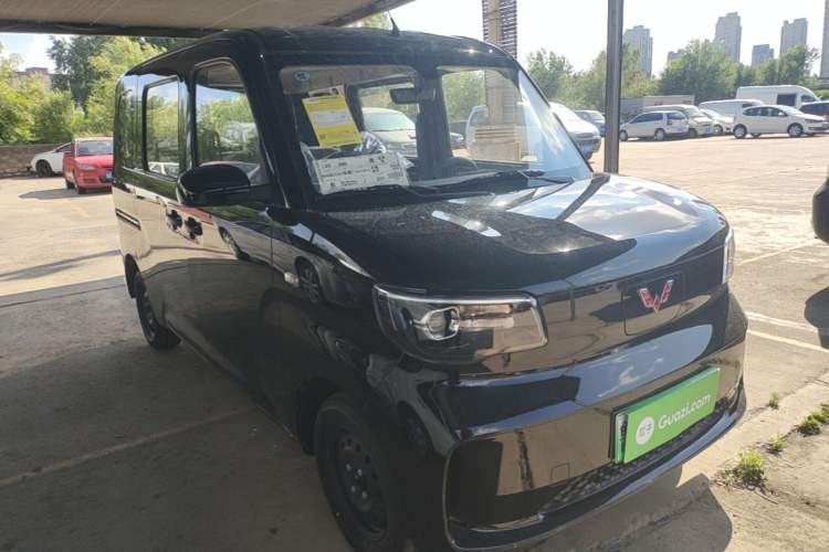 Used Wuling Zhiguang New Energy 2025 Standard Model Front Right 45 Deg