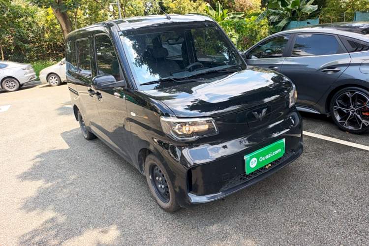Used Wuling Zhiguang New Energy 2025 Standard Model Front Right 45 Deg