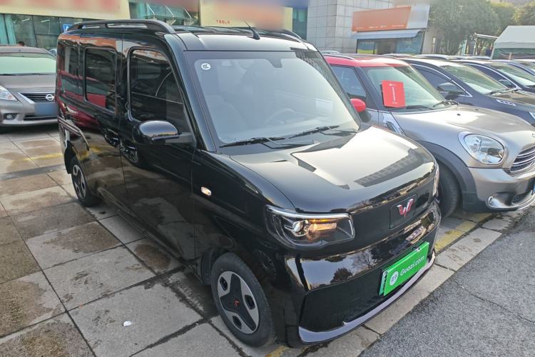 Used Wuling Zhiguang New Energy 2025 Comfort Model Front Right 45 Deg