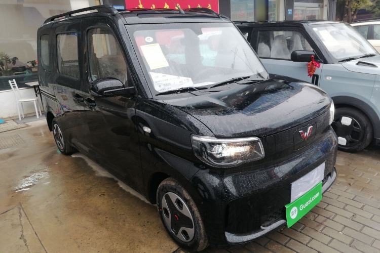Used Wuling Zhiguang New Energy 2025 Model 305km Ambitious Edition Front Right 45 Deg