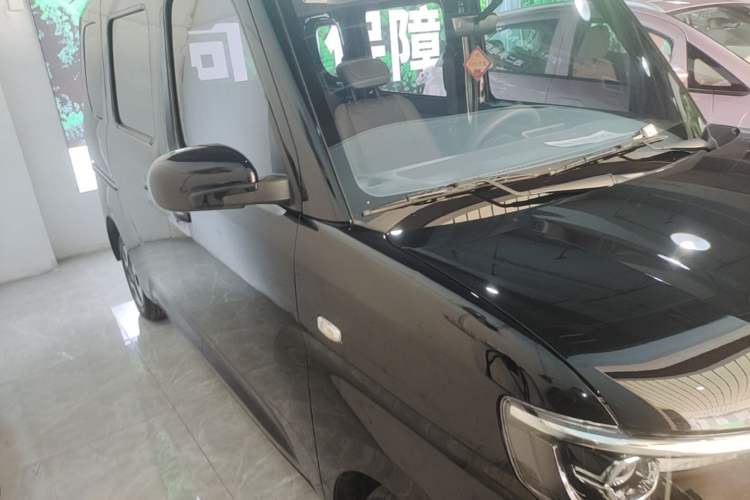 Used Wuling Zhiguang New Energy 2025 Standard Model Front Right 45 Deg