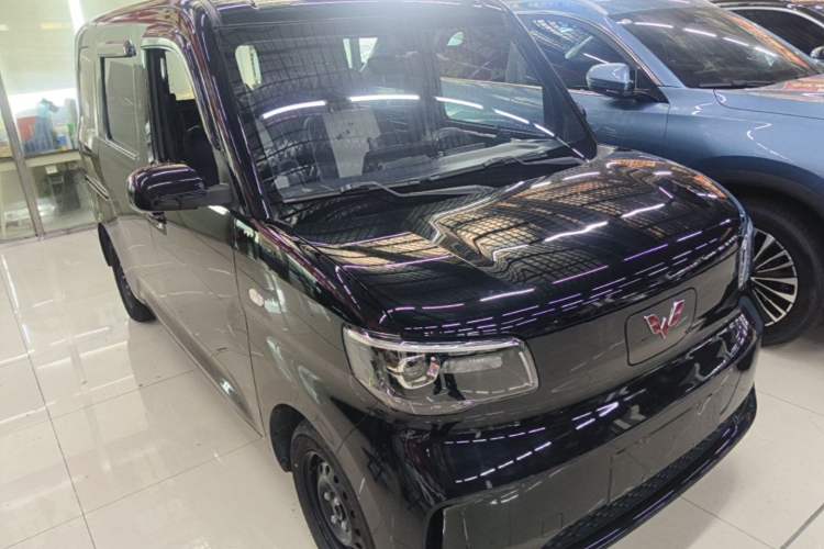 Used Wuling Zhiguang New Energy 2025 Standard Model Front Right 45 Deg