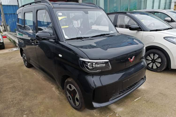 Used Wuling Zhiguang New Energy 2025 Comfort Model Front Right 45 Deg