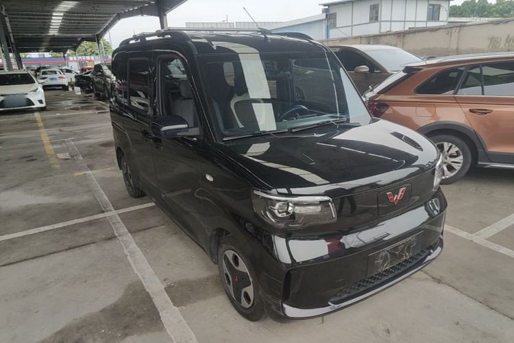 Used Wuling Zhiguang New Energy 2025 Comfort Model Front Right 45 Deg