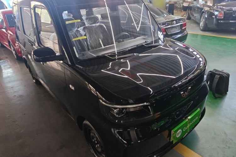 Used Wuling Zhiguang New Energy 2025 Standard Model Front Right 45 Deg