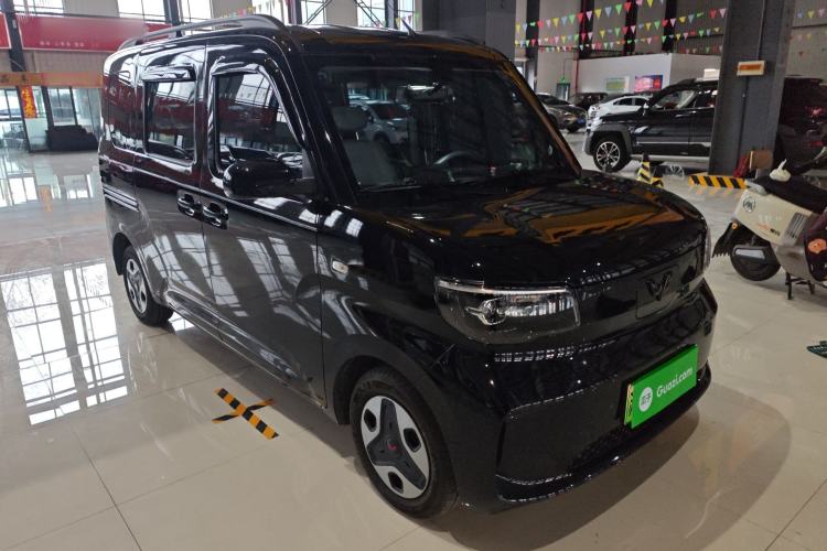 Used Wuling Zhiguang New Energy 2025 Comfort Model Front Right 45 Deg
